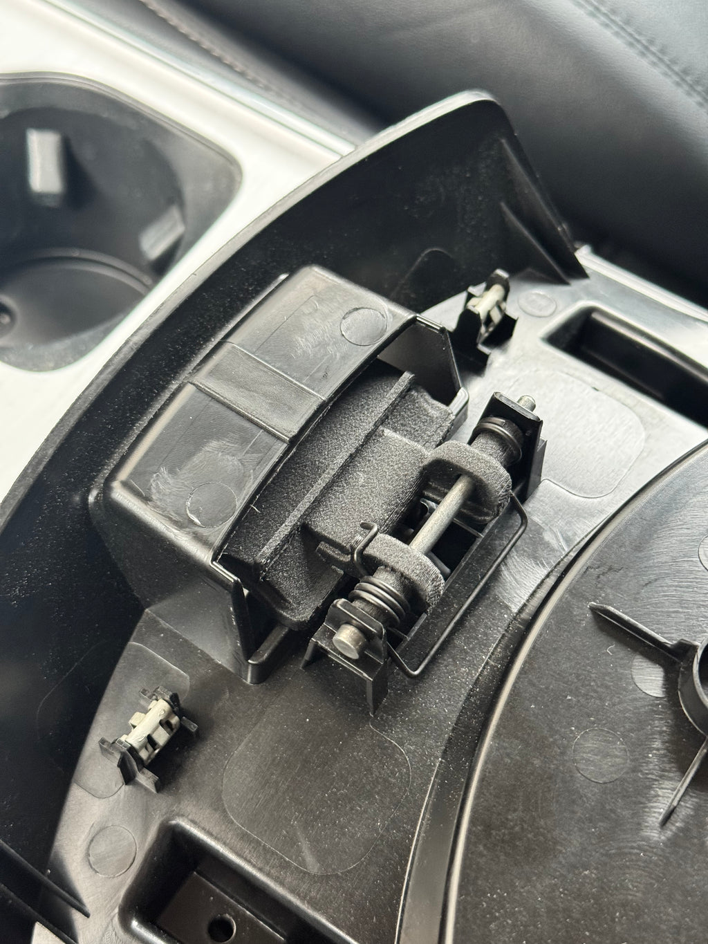Ford Edge (2015–2024) Center Console Armrest Latch Replacement (FT4Z-5806024AD)