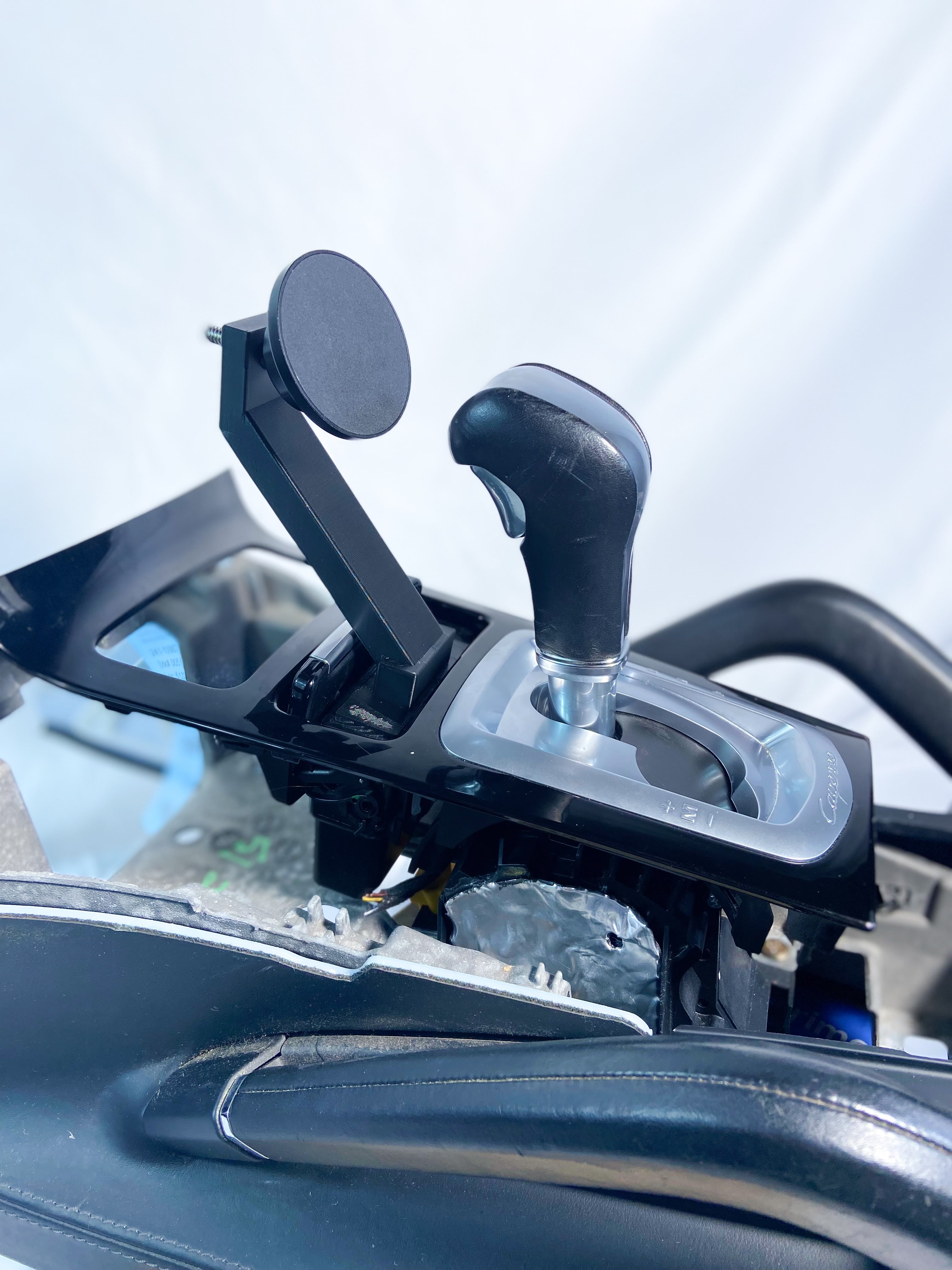 Porsche Cayenne 958 - 2011-2014 - Ash Tray Phone Mount – Replaces Ashtray - 17mm ball