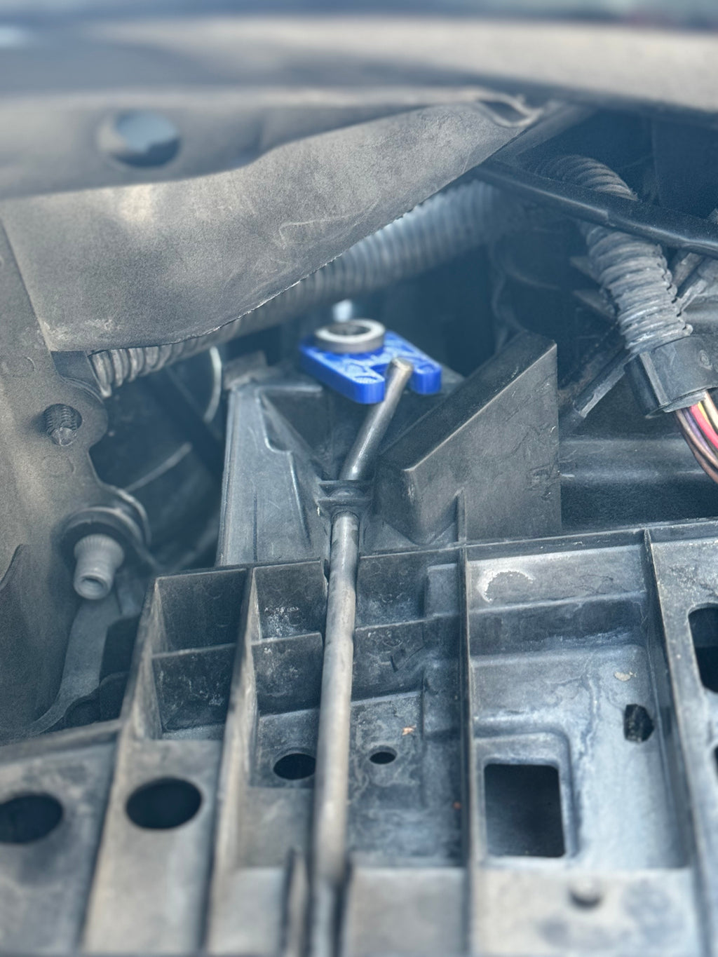 Porsche Cayenne 957 Headlight Mount Lock Tab Replacement 2008-2010