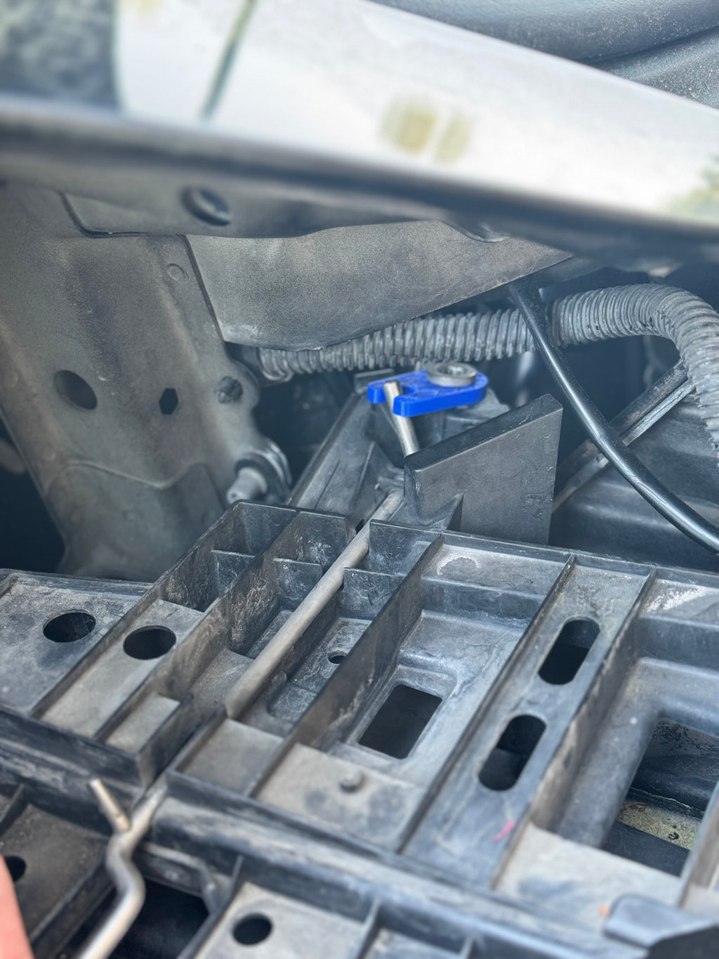 Porsche Cayenne 957 Headlight Mount Lock Tab Replacement 2008-2010