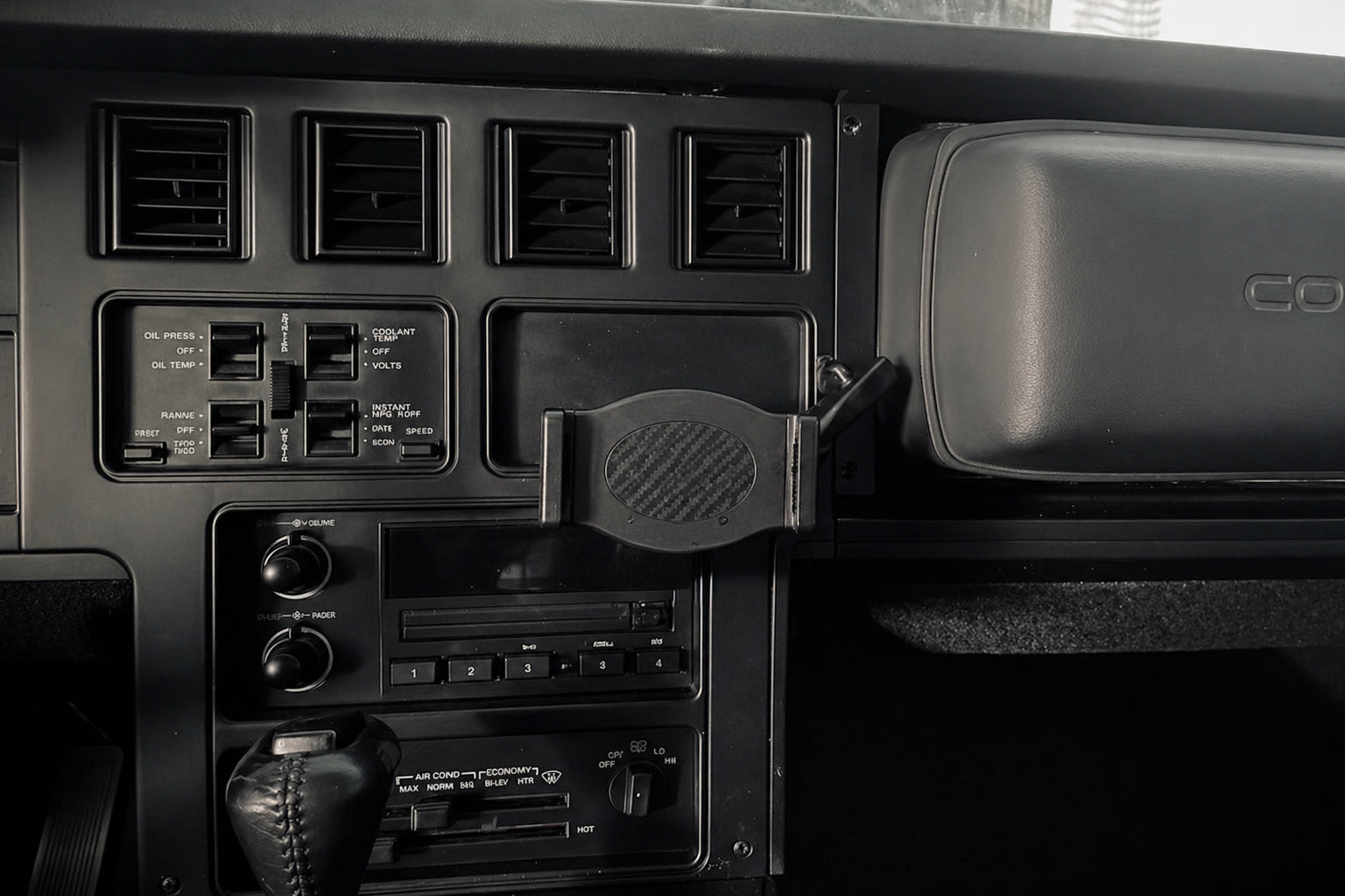Chevrolet Corvette C4 (1984 - 1989) - Dashboard Phone Holder - 17mm Ball