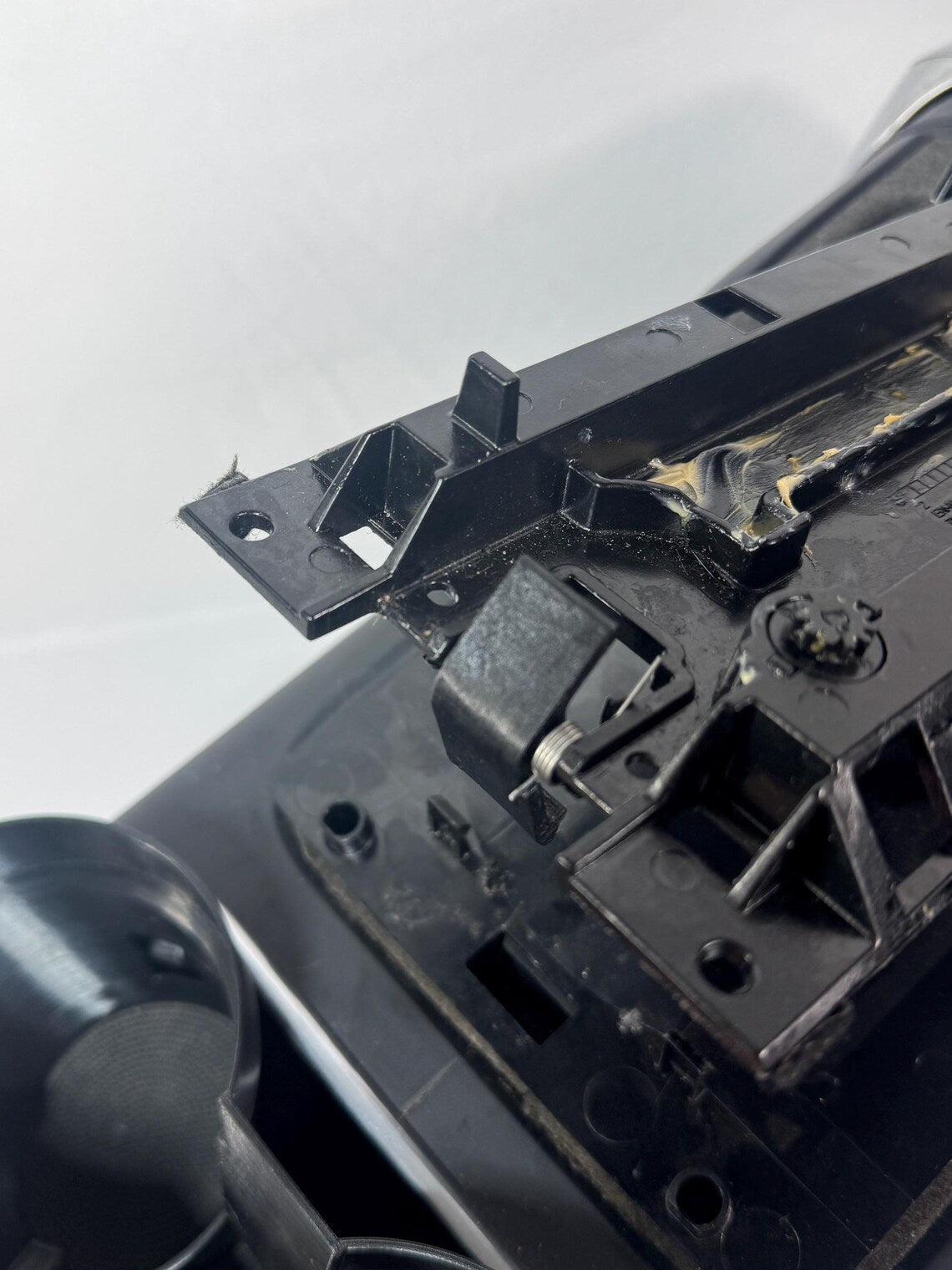 Porsche Cayenne 2011–2018 Armrest Latch/Clip Replacement Fix Carbon Fiber - Center Console Repair