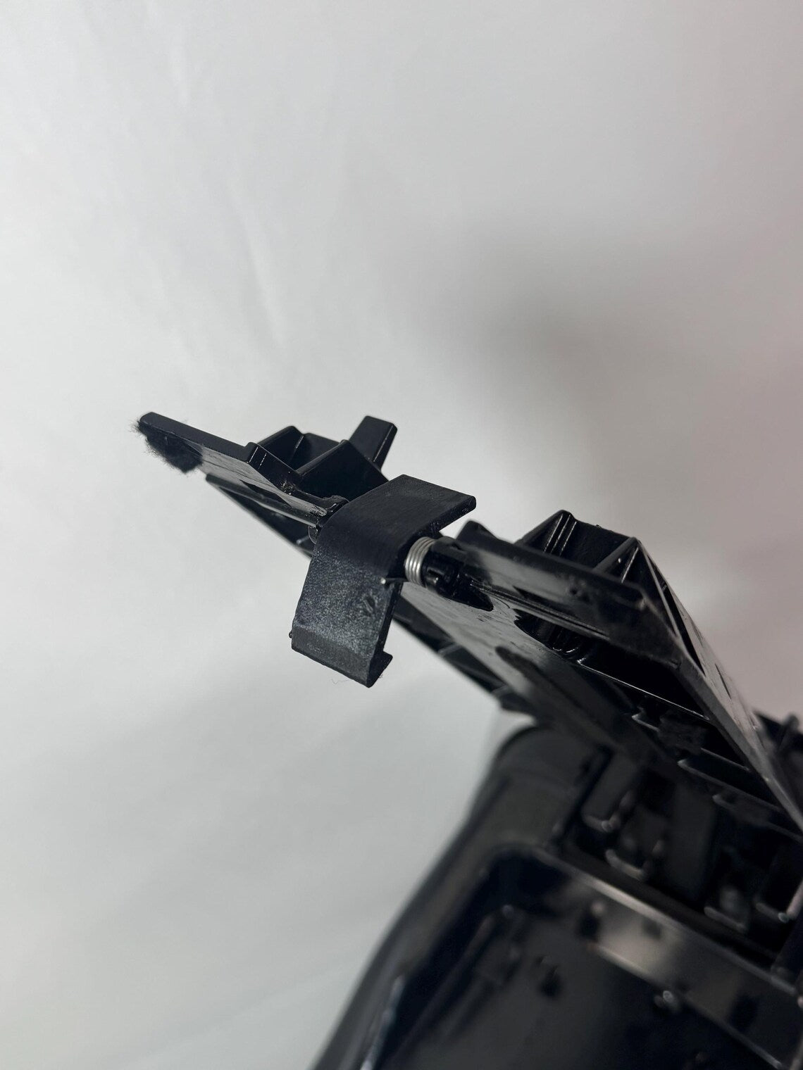 Porsche Cayenne 2011–2018 Armrest Latch/Clip Replacement Fix Carbon Fiber - Center Console Repair