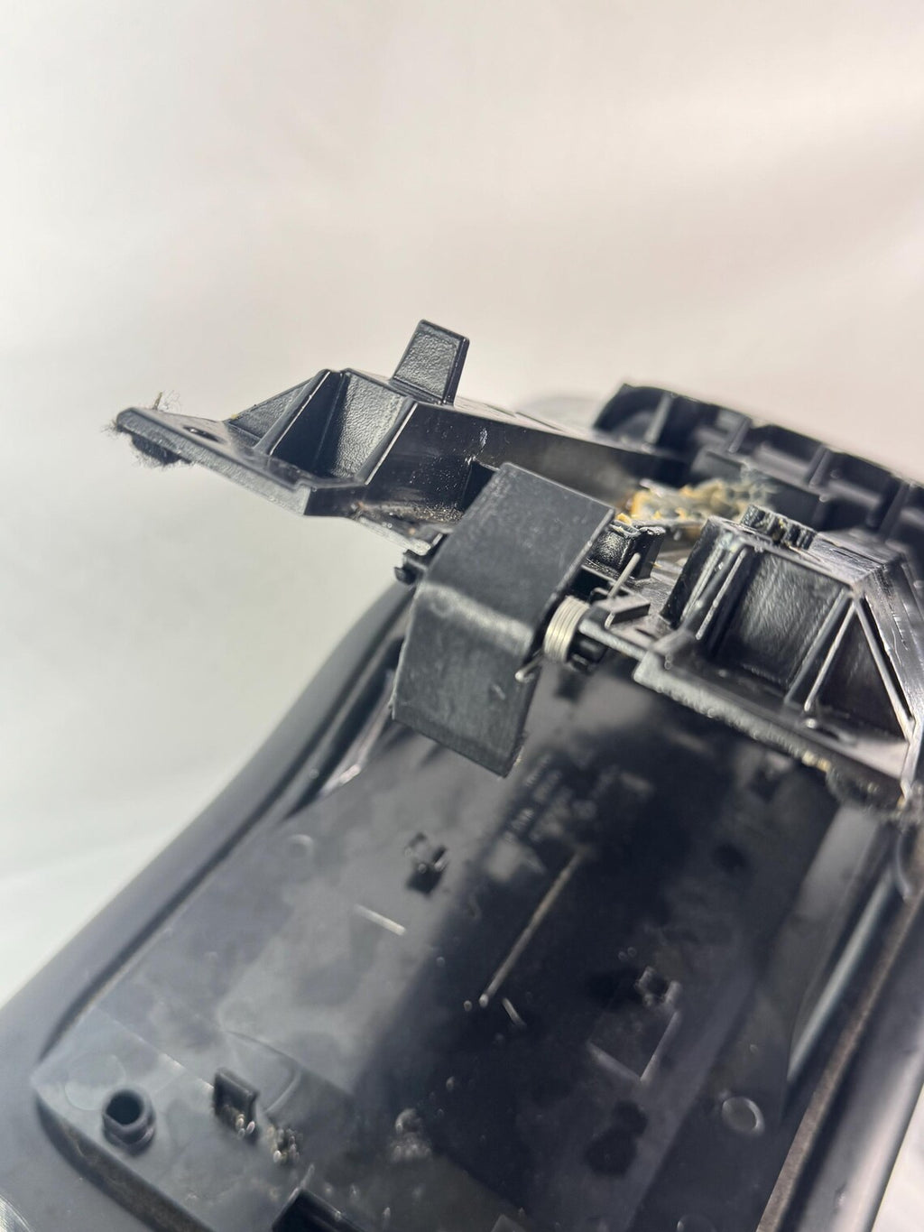 Porsche Cayenne 2011–2018 Armrest Latch/Clip Replacement Fix Carbon Fiber - Center Console Repair