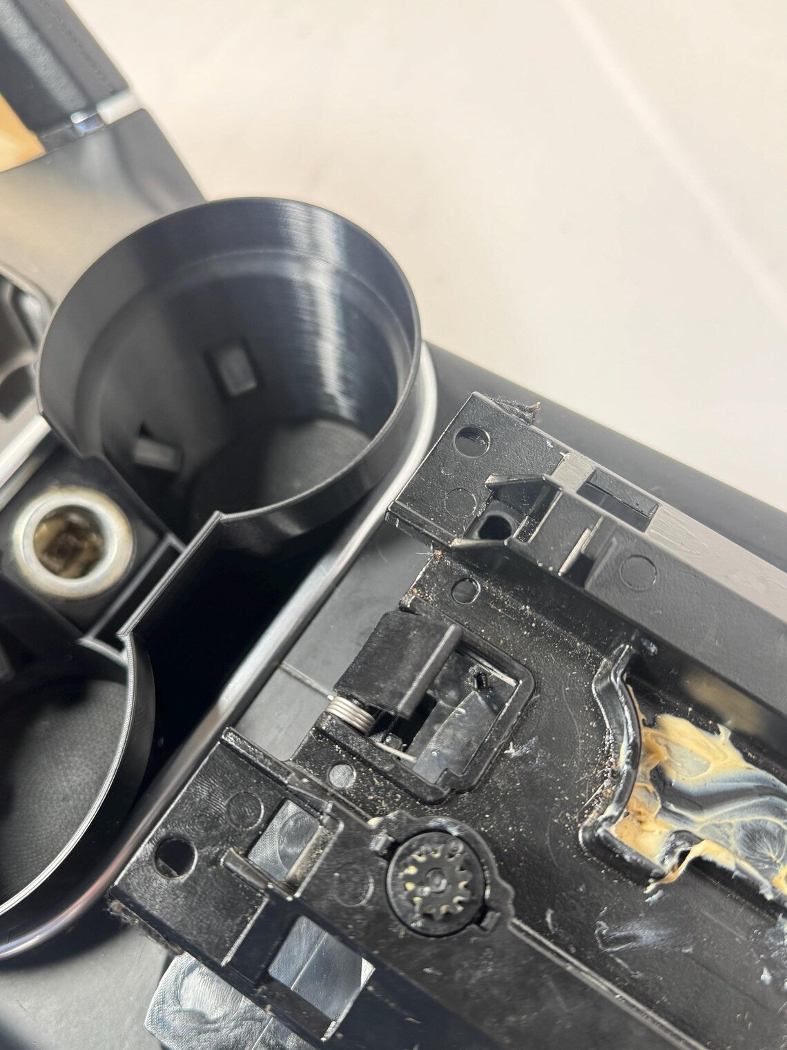 Porsche Cayenne 2011–2018 Armrest Latch/Clip Replacement Fix Carbon Fiber - Center Console Repair