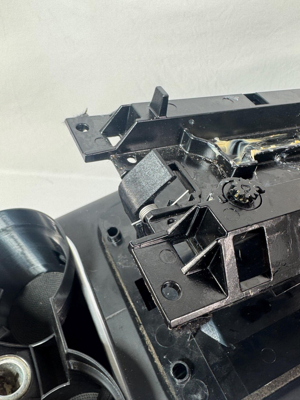 Porsche Cayenne 2011–2018 Armrest Latch/Clip Replacement Fix Carbon Fiber - Center Console Repair