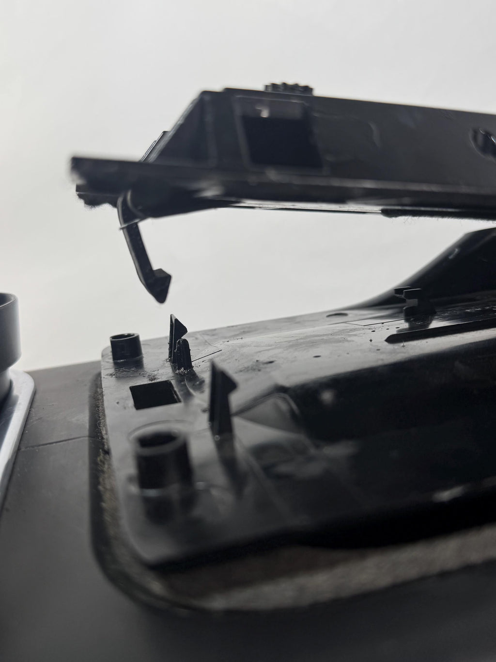 Porsche Cayenne 2011–2018 Armrest Latch/Clip Replacement Fix Carbon Fiber - Center Console Repair