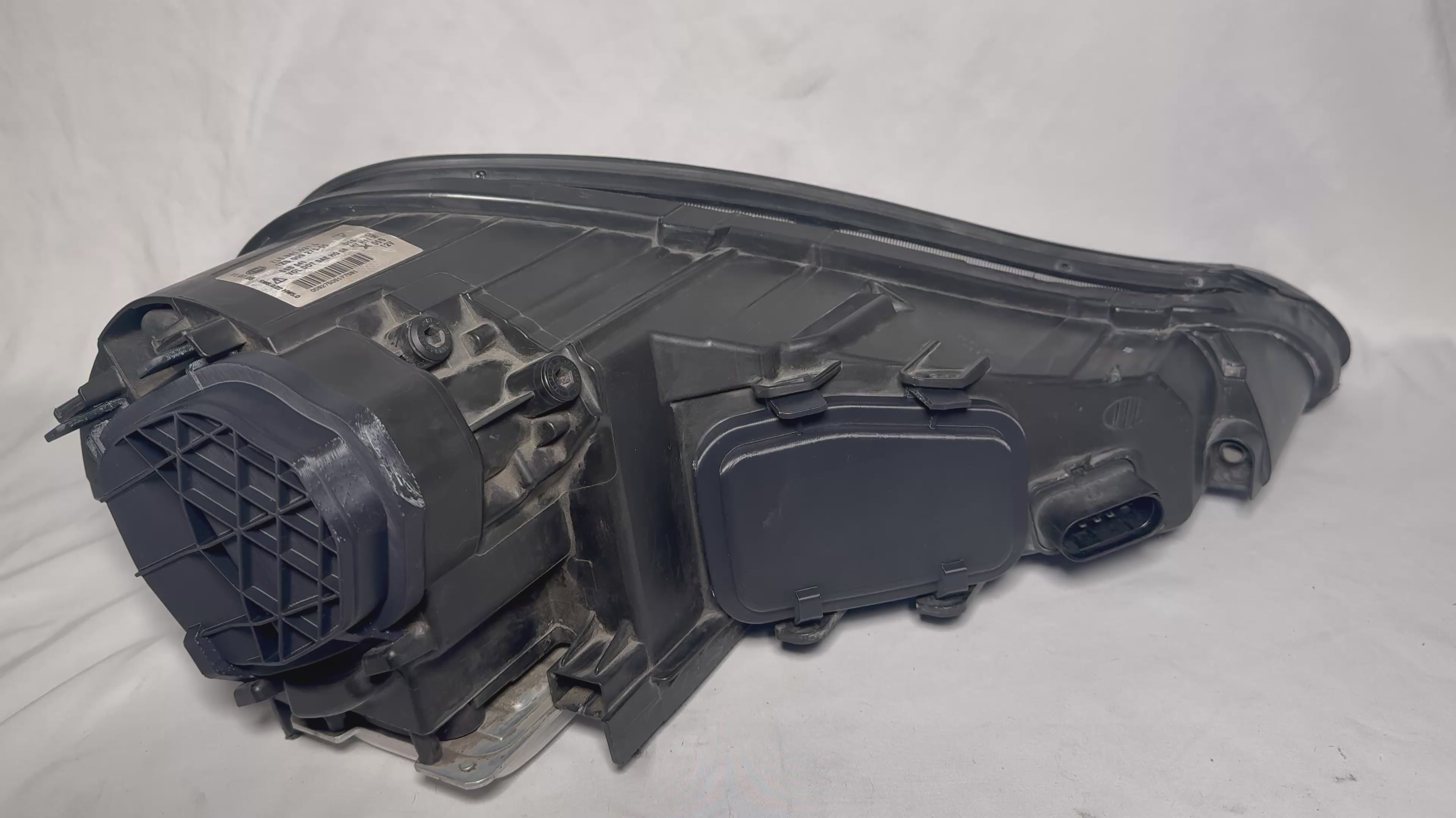 Porsche Cayenne 957 (2008-2010) Headlight High Beam Bulb Dust Cover (7l5941608 & 7L5941607)