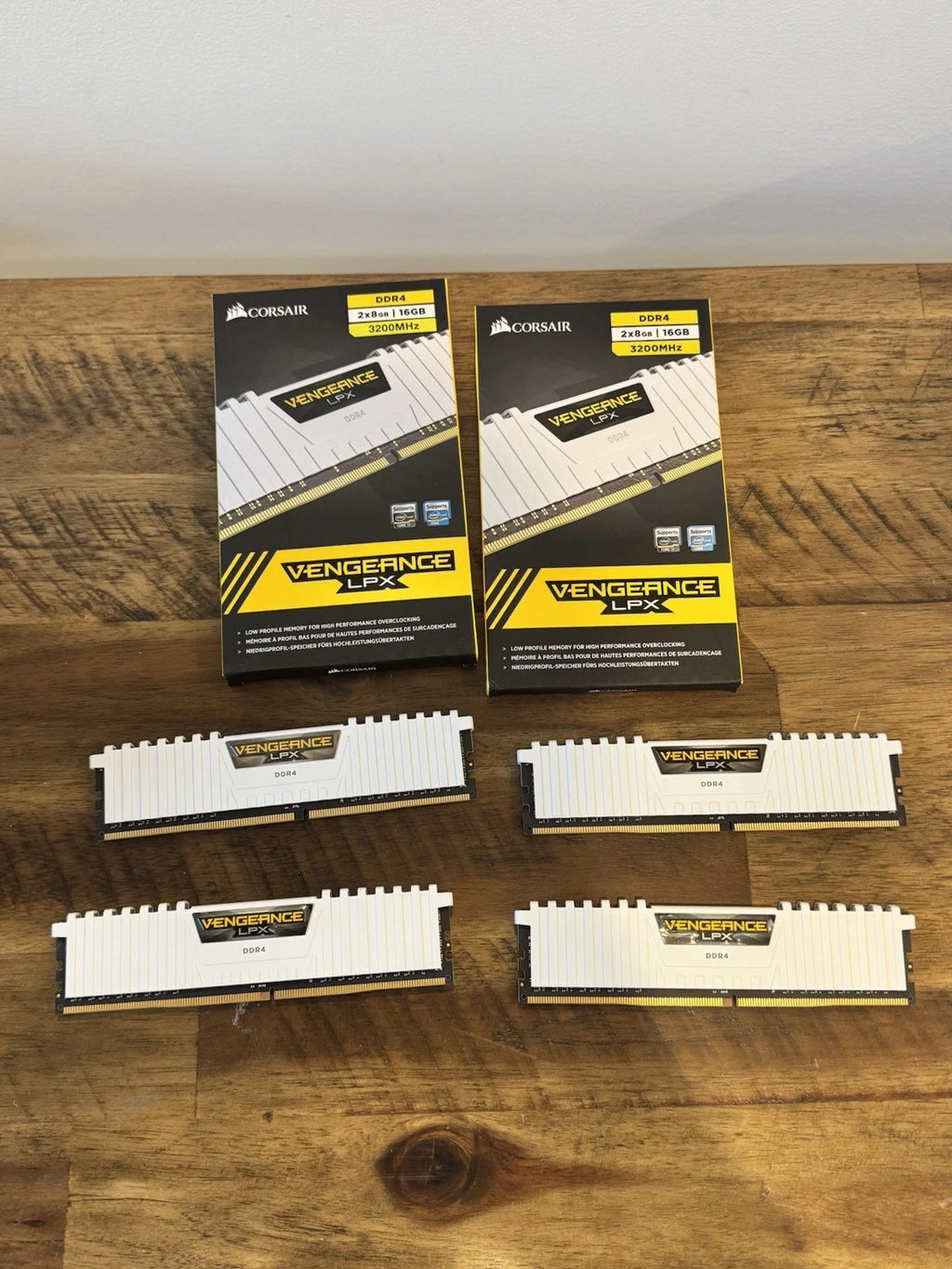 Corsair Vengeance LPX DDR4 RAM 32GB 3200MHz CL16 (4x8gb) White