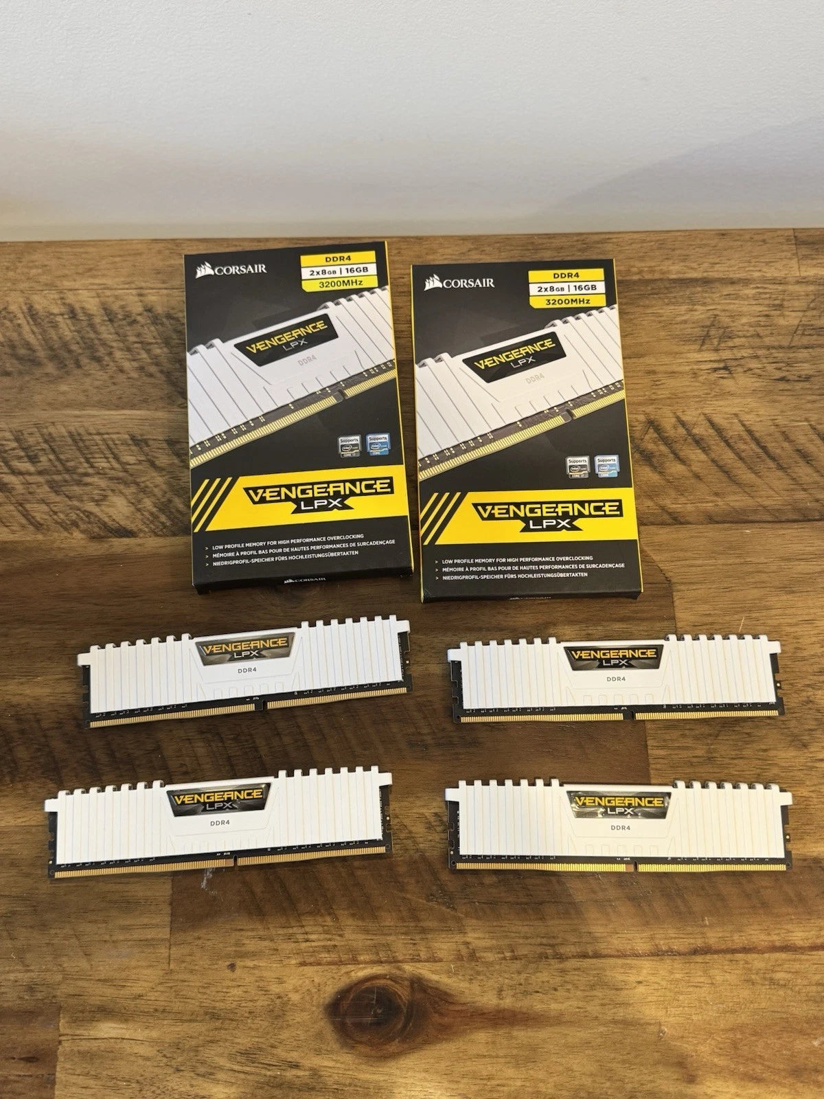 Corsair Vengeance LPX DDR4 RAM 32GB 3200MHz CL16 (4x8gb) White